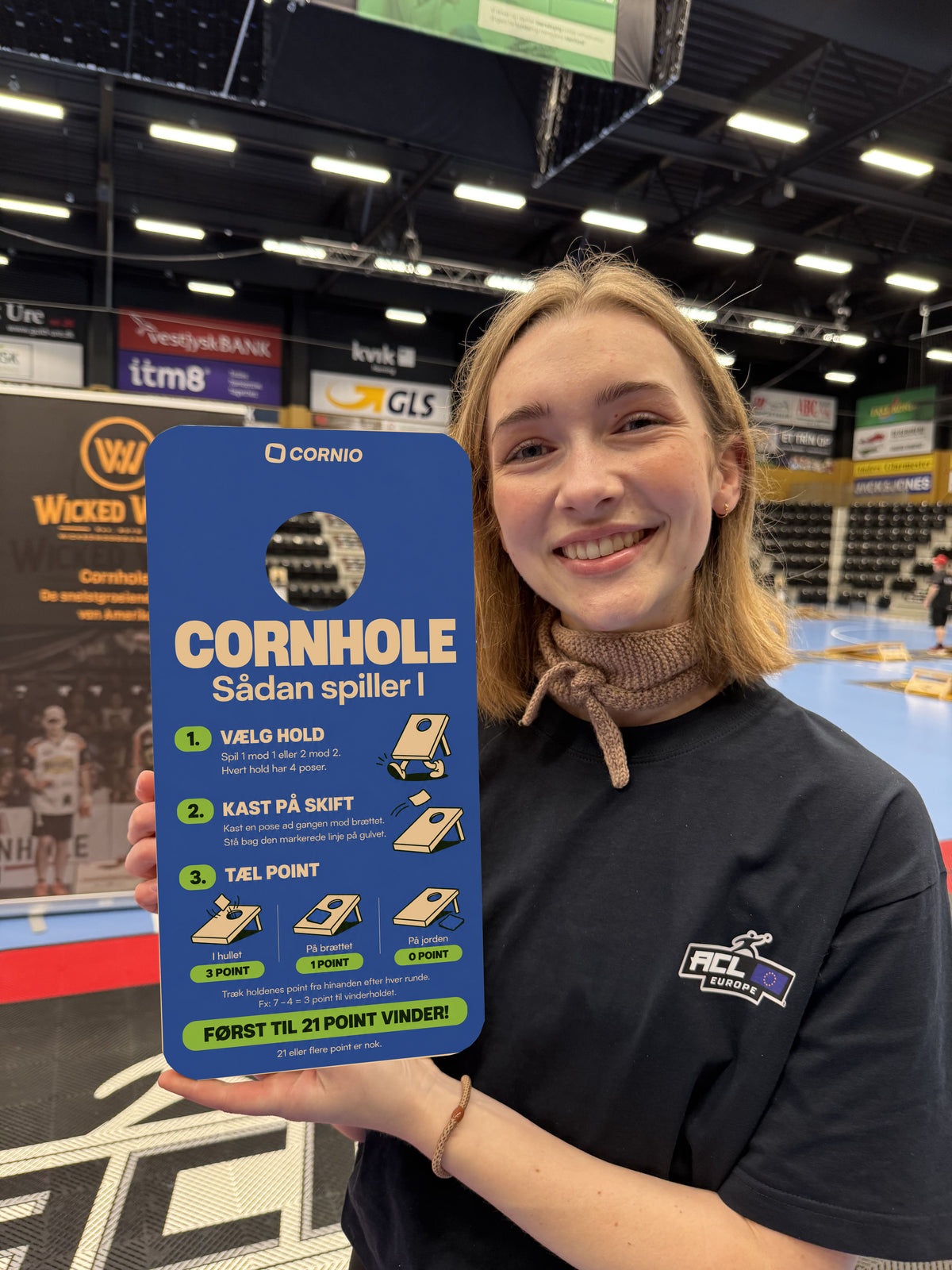Cornhole-spilleregler på miniplade – med eget logo