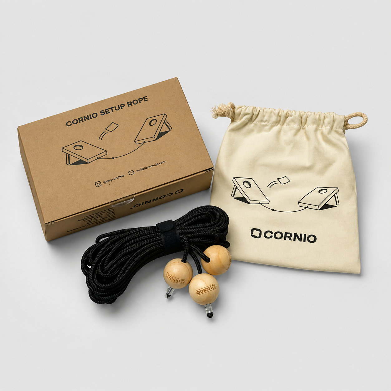 Cornhole measure string on white tabel with small stringbag for transport and storage
