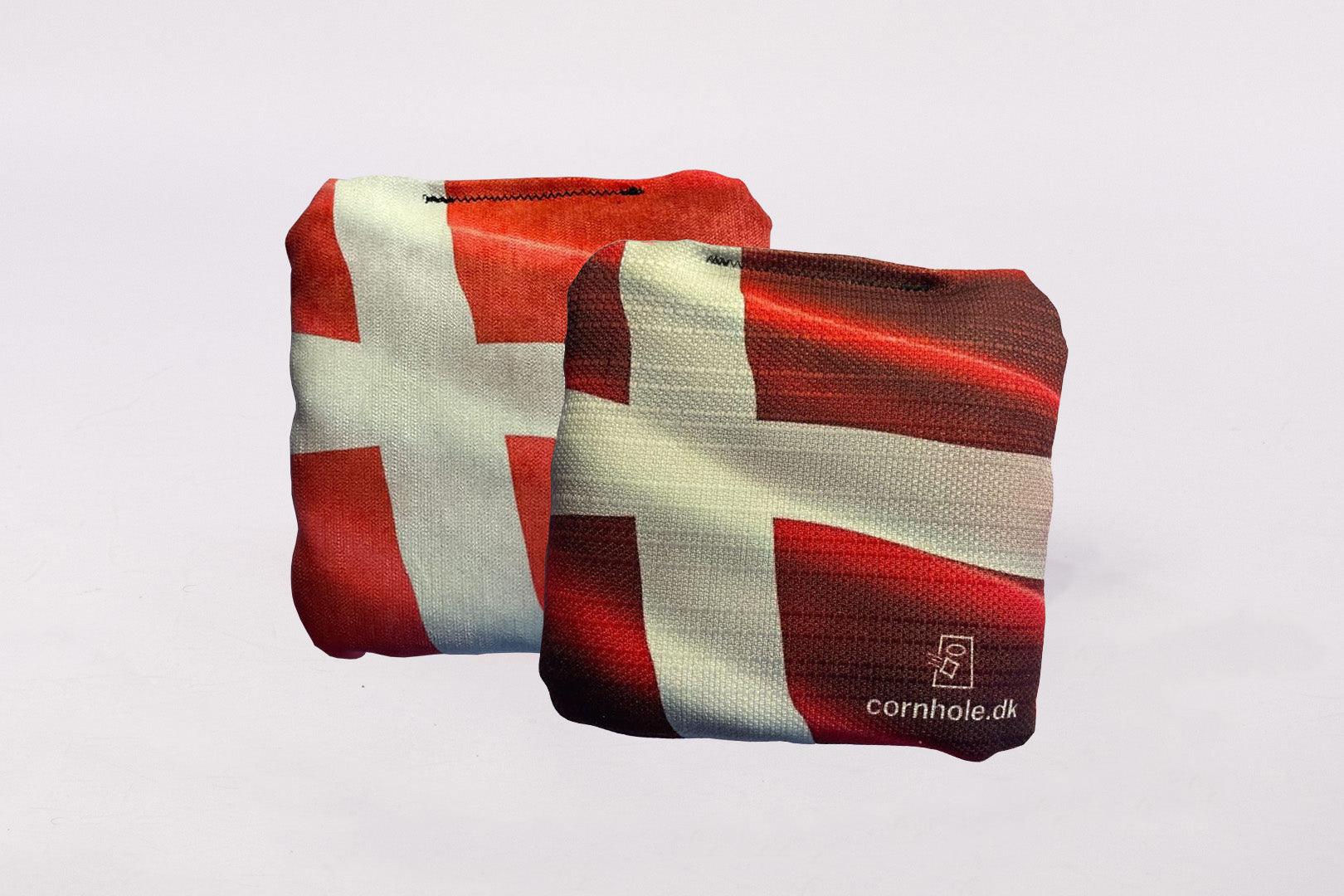 Custom cornholeposer fra cornhole.dk med dannebrog flag